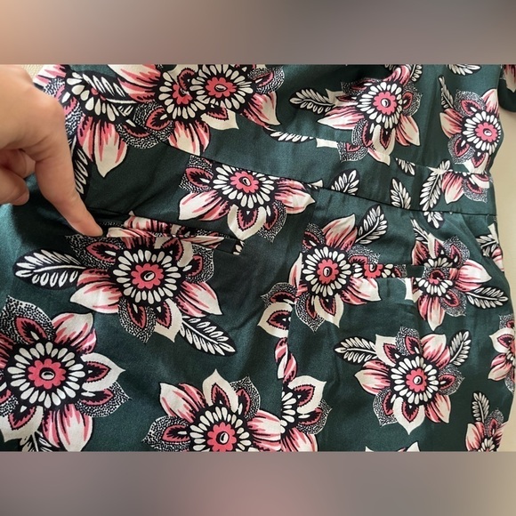 ANN Taylor LOFT-  Faraway floral romper - Picture 8 of 9